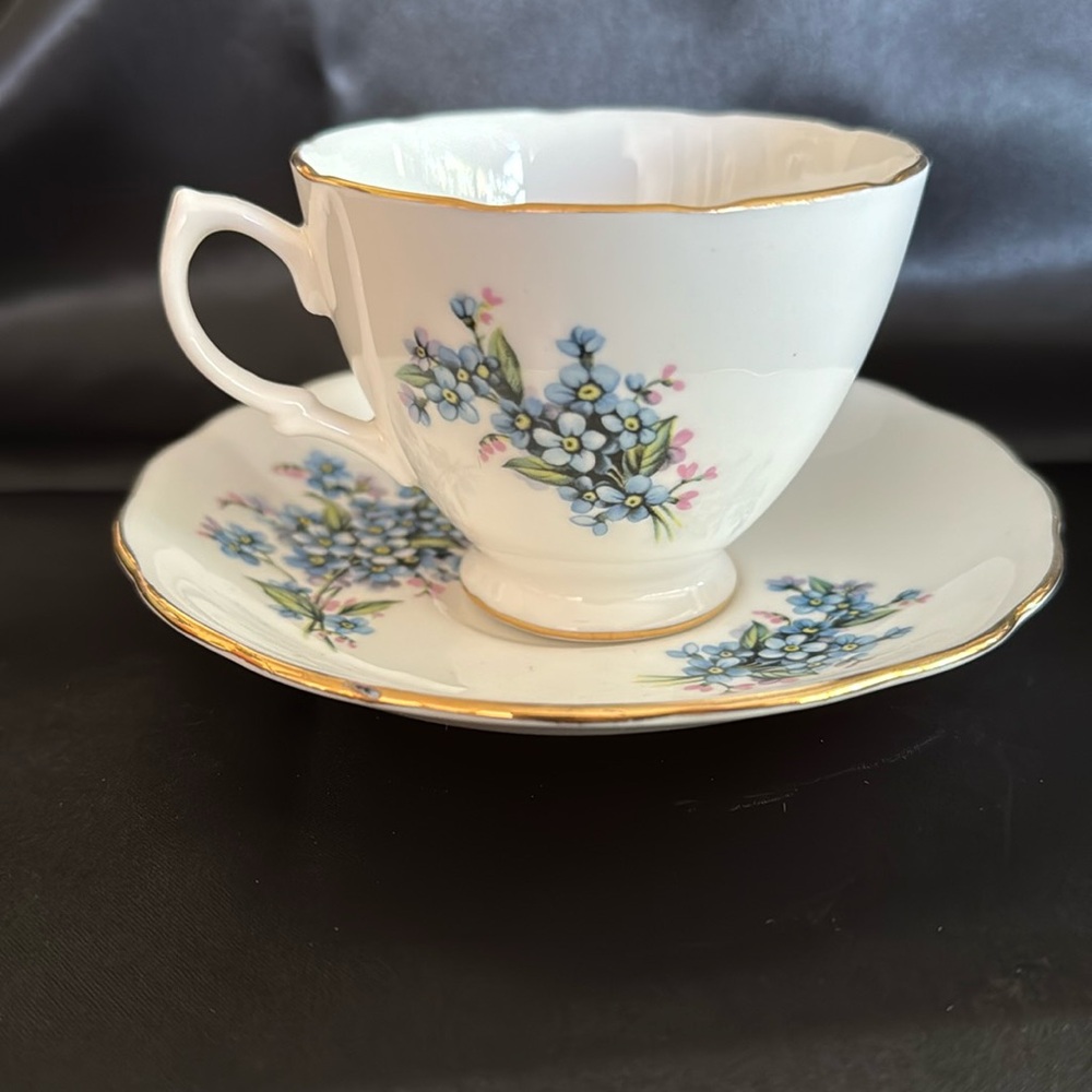 RARE. Royal Vale Pattern #7911 teacup and Saucer Forget-Me-Not flowers
